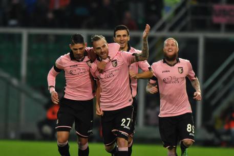 Palermo Sassuolo 2-1, sorpasso rosanero nel recupero
