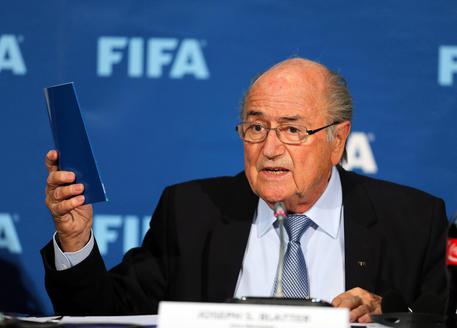 Blatter: “Stop a discriminazioni negli stadi”